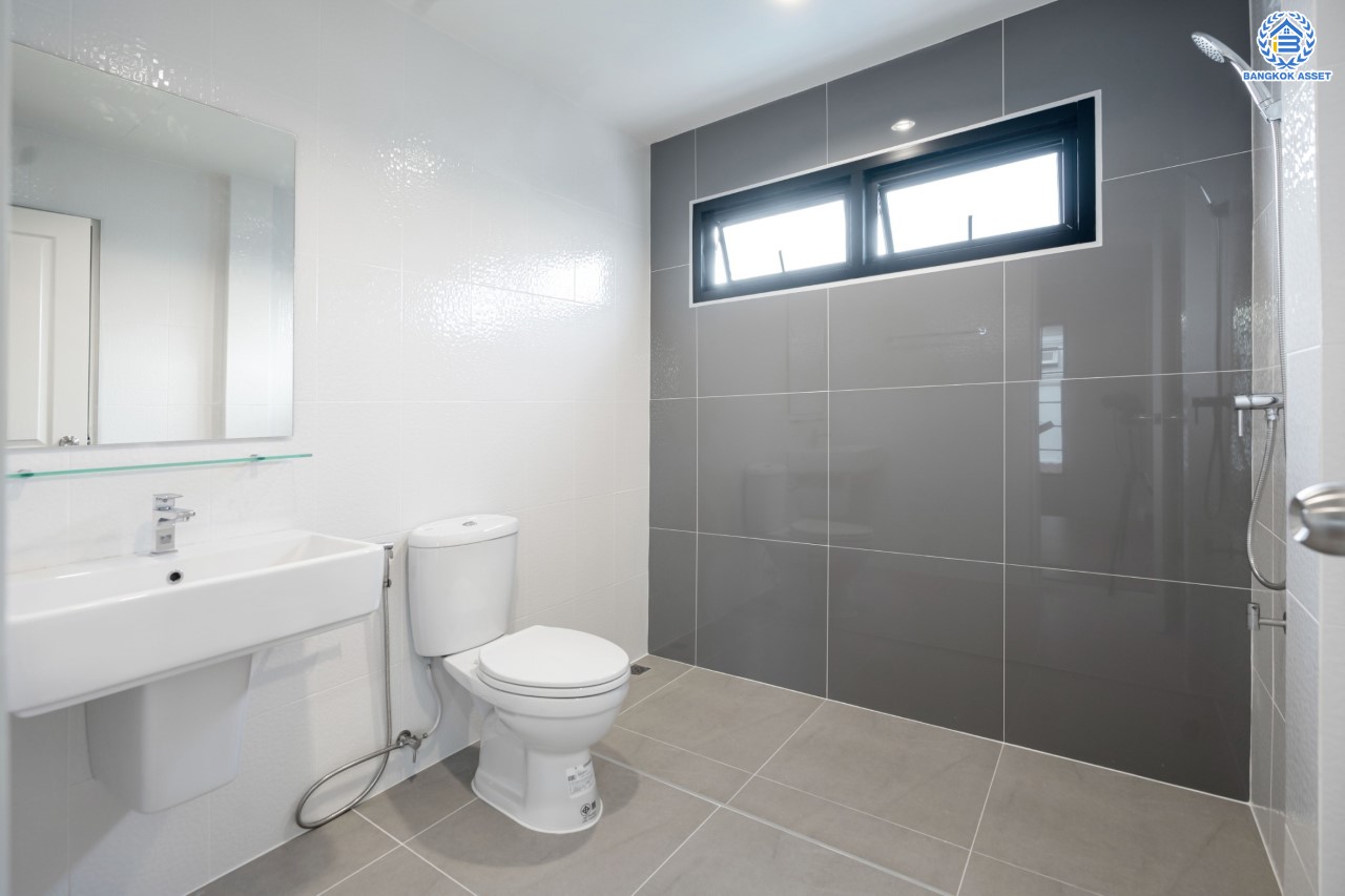 บ้านมือสองตกแต่งใหม่ ม.มณียา รัตนาธิเบศร์-ท่าอิฐ แบรนด์ Property Perfect หลังใหญ่ เนื้อที่ 61.6 ตร.ว. ฟังก์ชันครบ! 4 ห้องนอน 2 ห้องน้ำ 2 ที่จอดรถ บนทำเลที่ดีที่สุด! เชื่อมต่อถ.รัตนาธิเบศร์ และถ.ราชพฤกษ์ ใจกลาง 2 เซ็นทรัลฯ ใกล้ MRT "สถานีบางรักน้อยท่าอิฐ"